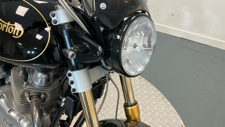 Norton Commando 961 SE